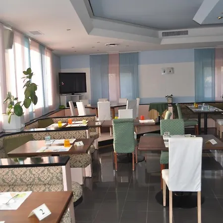 卡斯特乐尼酒店 酒店 3*