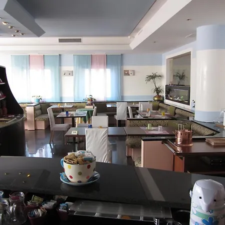 卡斯特乐尼酒店