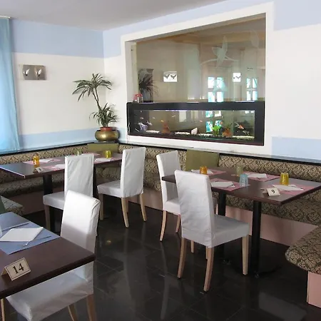 酒店 卡斯特乐尼酒店 3*